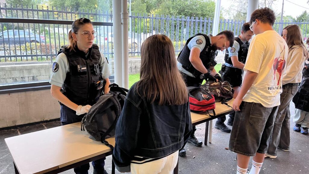 Contrôle de plus de 600 élèves à l’entrée des collèges de Thérouanne.