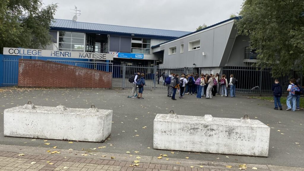 Mobilisation sauve la troisième classe de 5e au collège Matisse à Linselles.