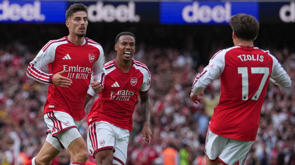 Arsenal bat Chelsea 2-1 et remporte le titre de champion