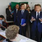 Rentrée scolaire : Emmanuel Macron défend l&rsquo;interdiction des portables au lycée en Lozère.