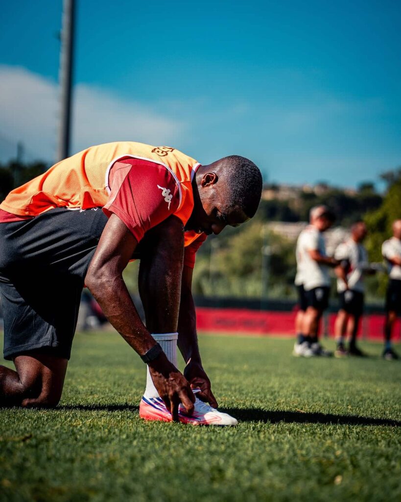 OGC Nice affronte Le Mans FC pour honorer la mémoire des victimes.