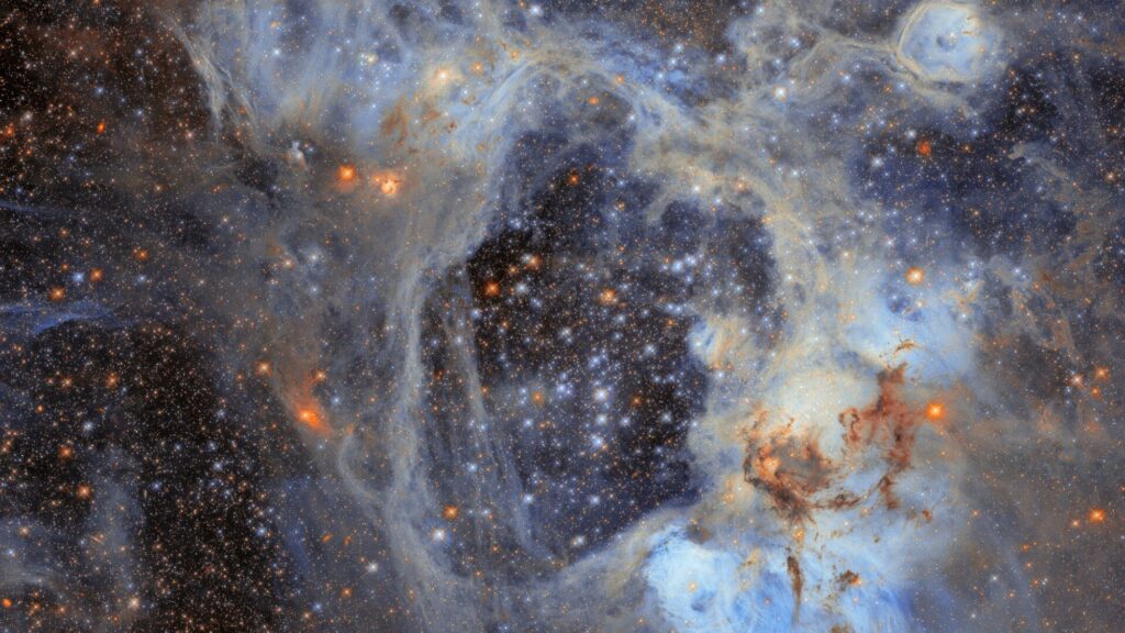 Le télescope Hubble capture une image spectaculaire d’une ‘superbulles’ dans l’espace.