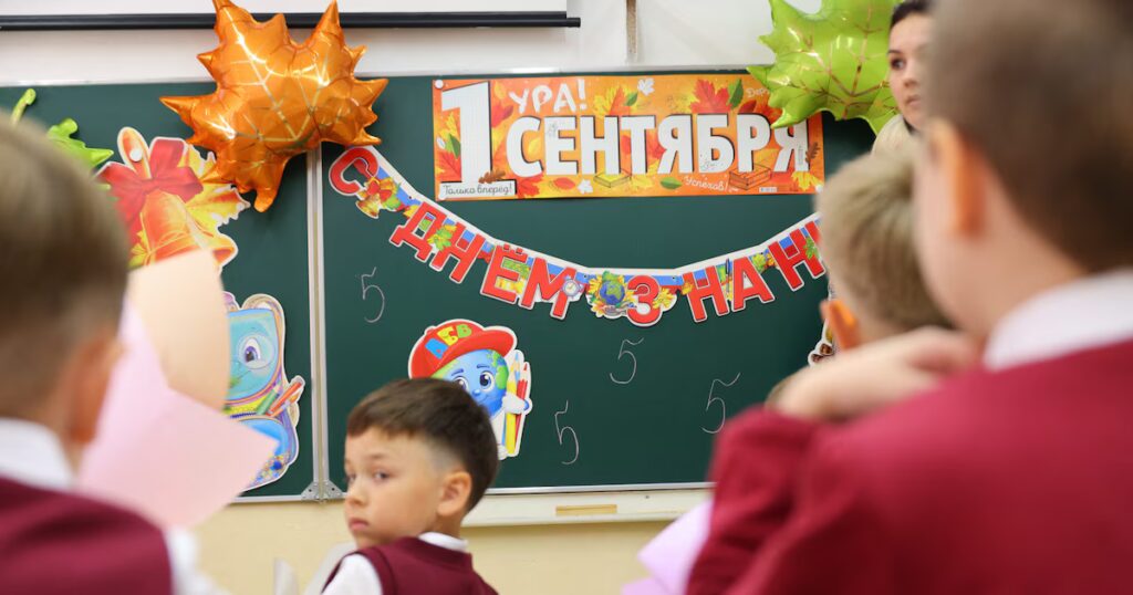 La Russie intègre des formations militaires dans l’éducation de sa jeunesse.