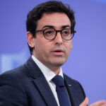 Marchés publics : l’UE relance le débat sur la préférence européenne et ses implications.