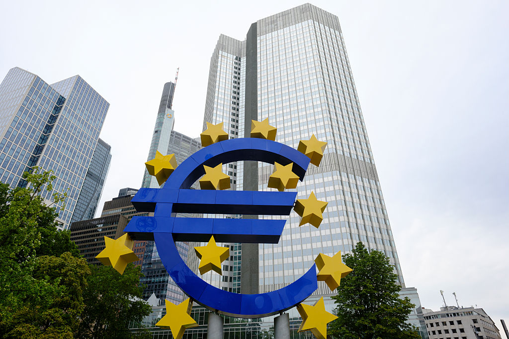 La BCE augmente ses taux d’intérêt à 2,5 % pour contrer l’inflation en hausse.