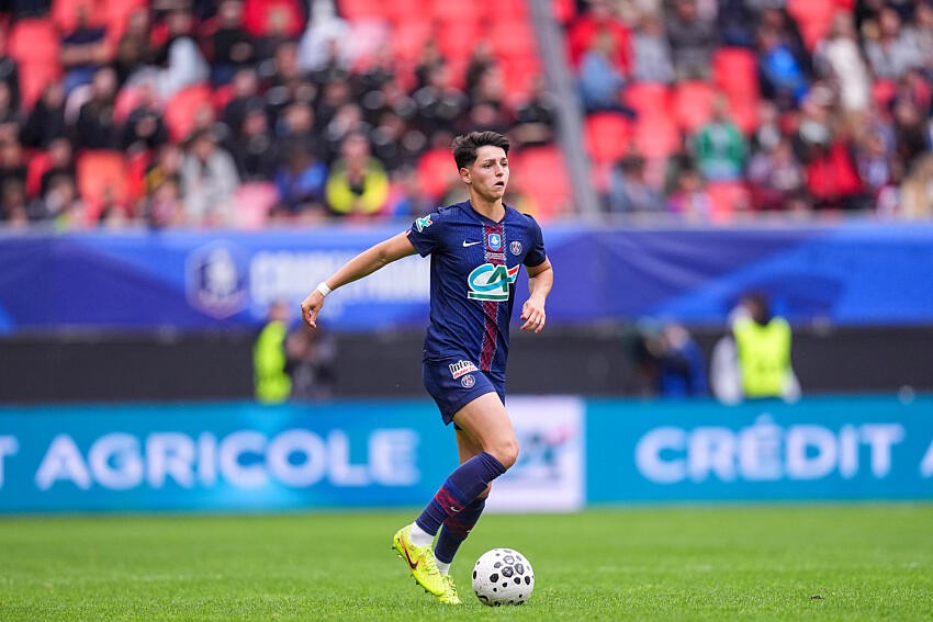 Elisa De Almeida quitte le PSG pour rejoindre Arsenal en transfert officiel.
