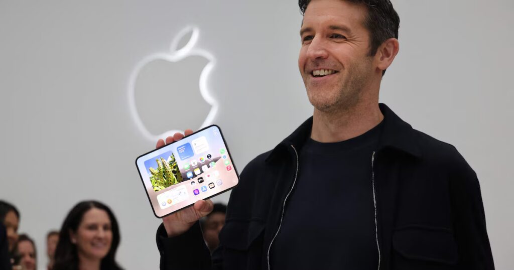 John Ternus prend la direction d’Apple face à des défis d’innovation technologique.