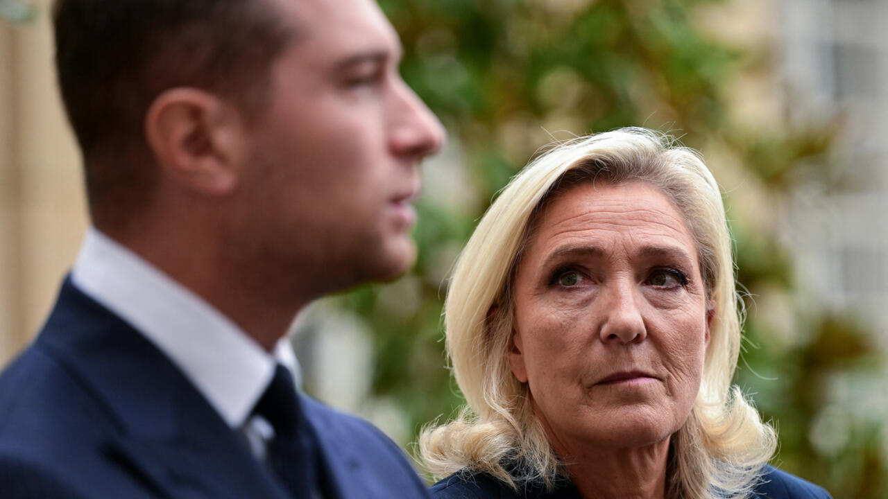 Présidentielle 2027 : Marine Le Pen lance la « débardelisation » du Rassemblement national