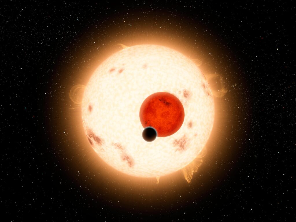Des astronomes identifient une nouvelle exoplanète en observant deux étoiles rapprochées.