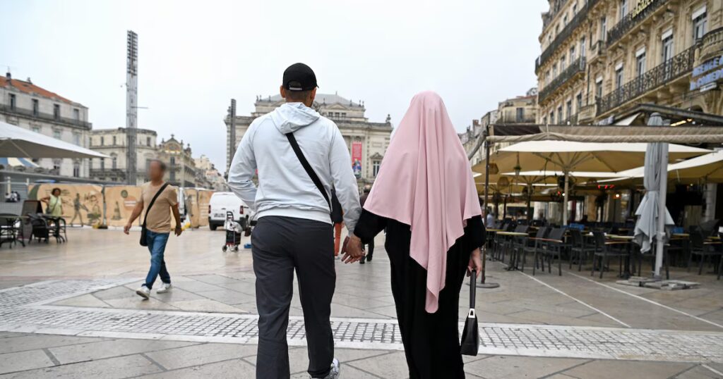 Interdiction du voile : des tensions croissantes en Europe sur les politiques d’intégration