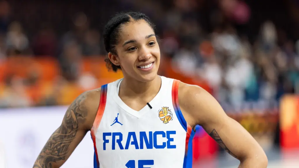 Gabby Williams évoque les difficultés rencontrées par les Bleues à l’hôtel en Australie.