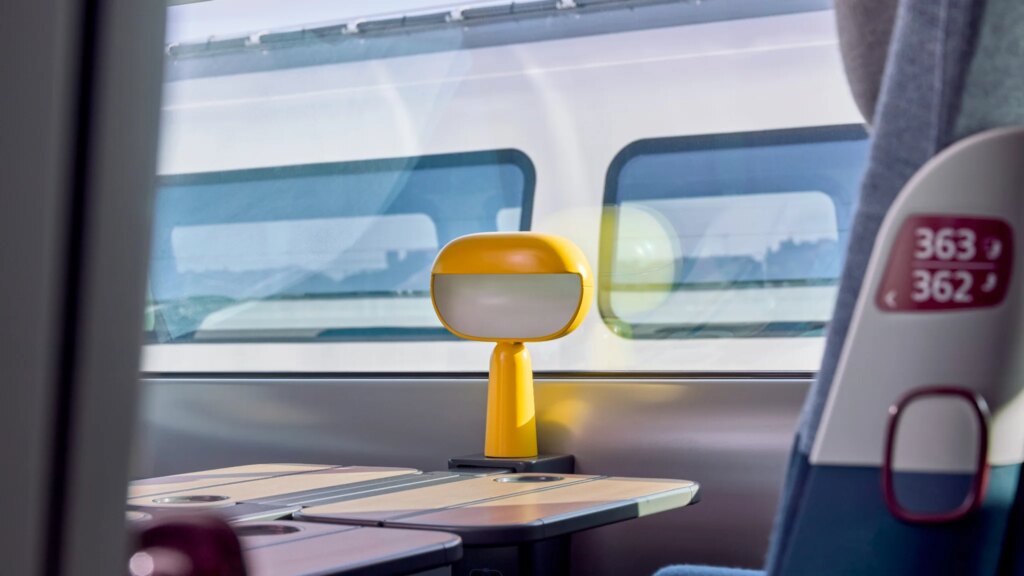 La SNCF présente une lampe iconique du TGV M, accessible à 350 euros pour les salons.
