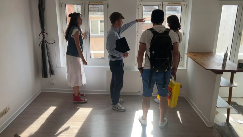 Étudiants en France : un an de recherches pour un logement à 1.200 euros par mois.