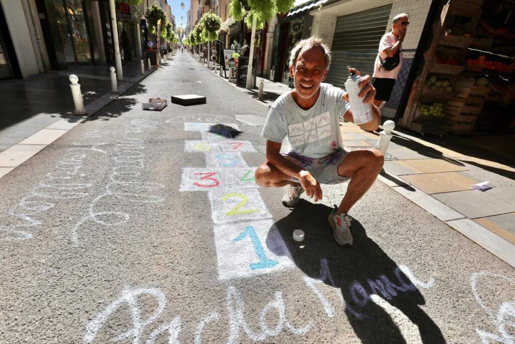 Trois marelles peintes dans les rues de Toulon suscitent des interrogations locales.