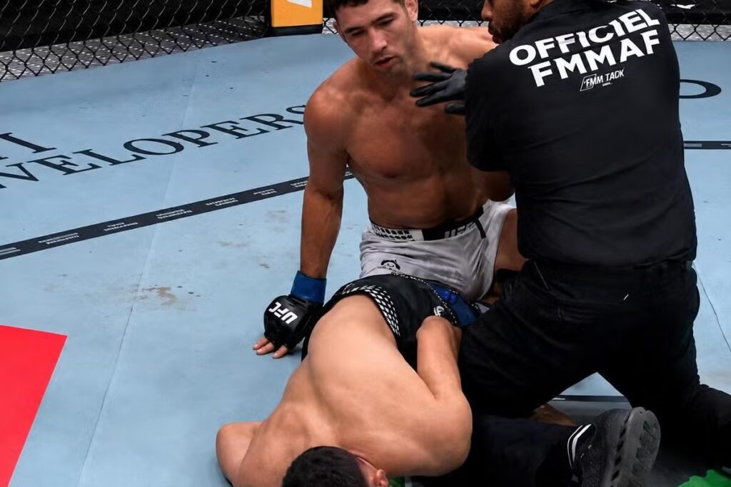 MMA : Axel Sola remporte un combat décisif lors du championnat national.