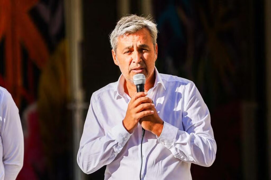 Olivier Galzi, maire d’Avignon, lance un mouvement pour les voix locales.