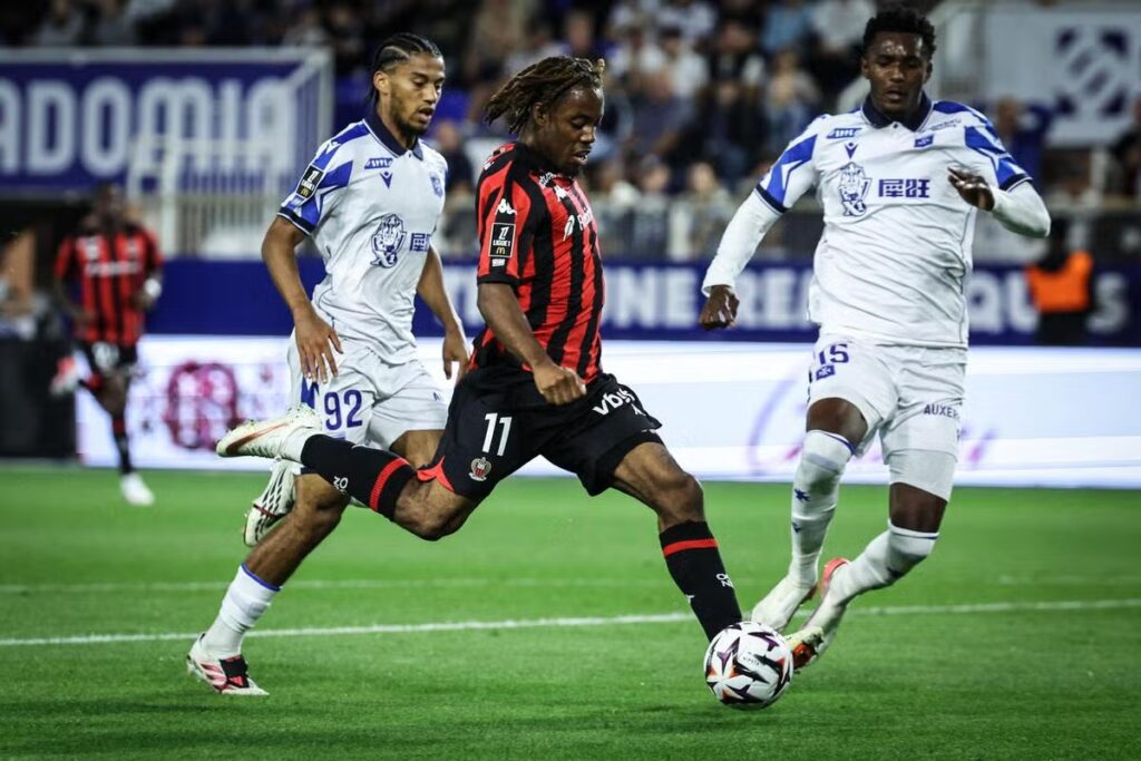 L’OGC Nice s’incline contre Auxerre (1-0) et se retrouve en dernière position en Ligue 1.