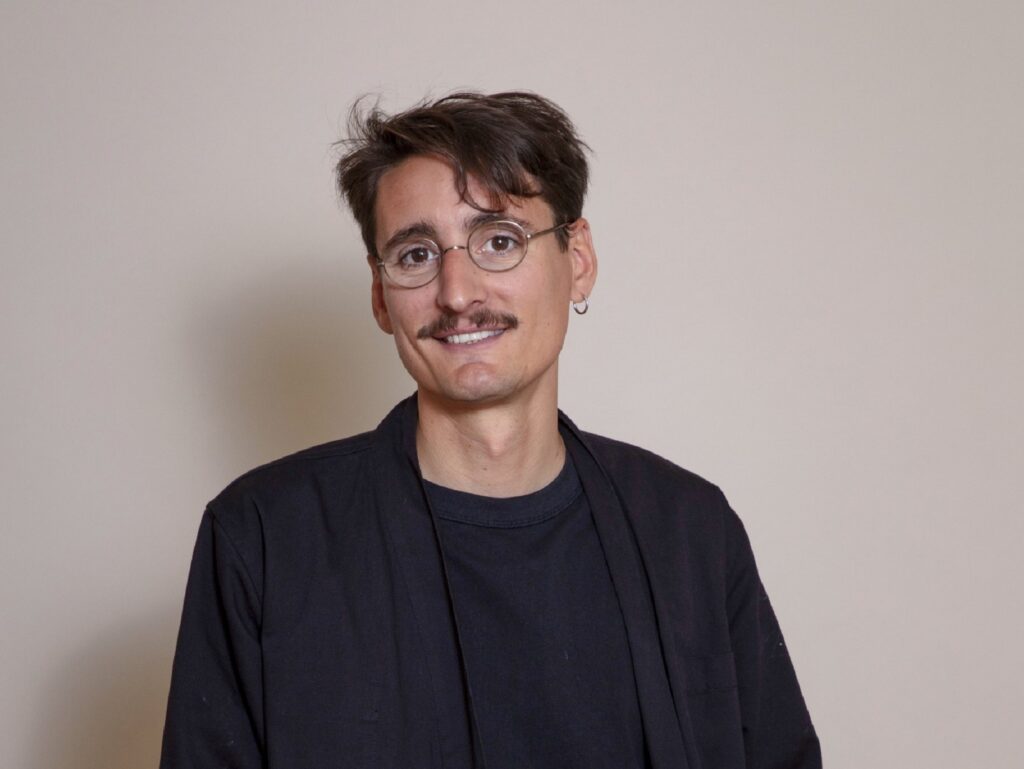 « Pierre Adrian évoque la mémoire des disparus dans « Le pays des étés » »