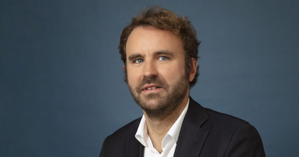 Antoine Foucher alerte sur la dérive budgétaire face à l’incertitude politique en France.