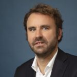 Antoine Foucher alerte sur la dérive budgétaire face à l&rsquo;incertitude politique en France.