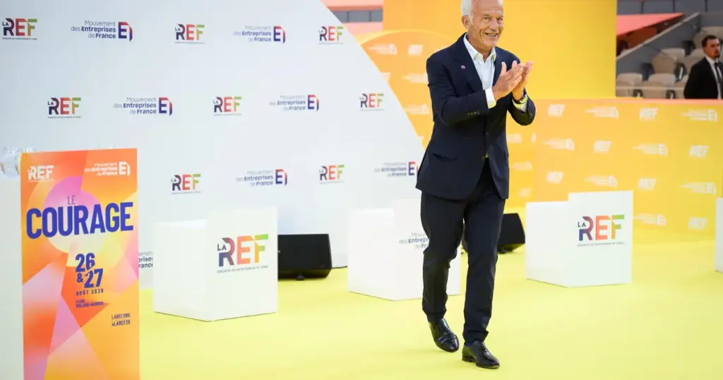 TVA sociale : le Medef face aux critiques sur ses propositions économiques et politiques.