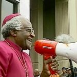Desmond Tutu et la « folie du pardon » au FIFDA, un débat sur la réconciliation à Paris.