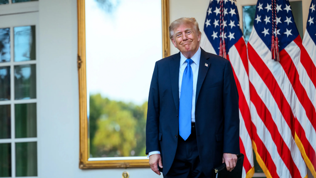 Trump critique le contrôle de l’Espagne à la frontière de Sebta, évoquant des tensions.