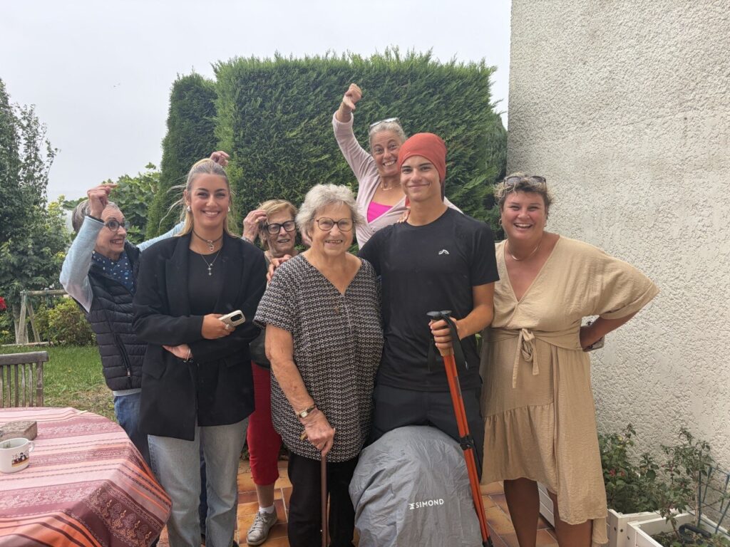 Gaspard parcourt 196 km à pied de Paris à Eu pour rejoindre sa grand-mère.