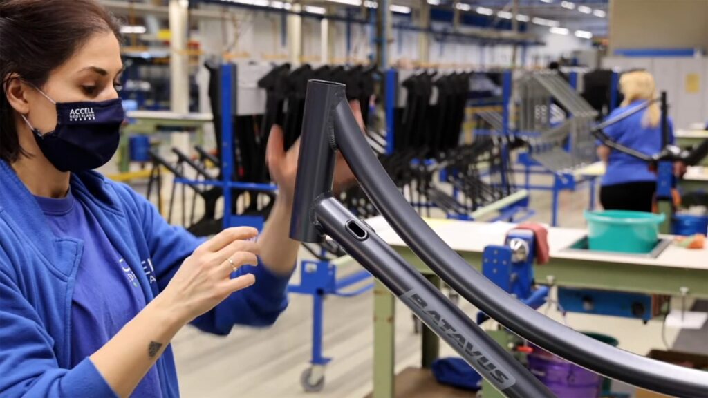 Vélos aux enchères et antivols défectueux : enjeux de la mobilité électrique en France