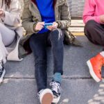 Réseaux sociaux et adolescents : l&rsquo;algorithme influence les comportements en ligne.