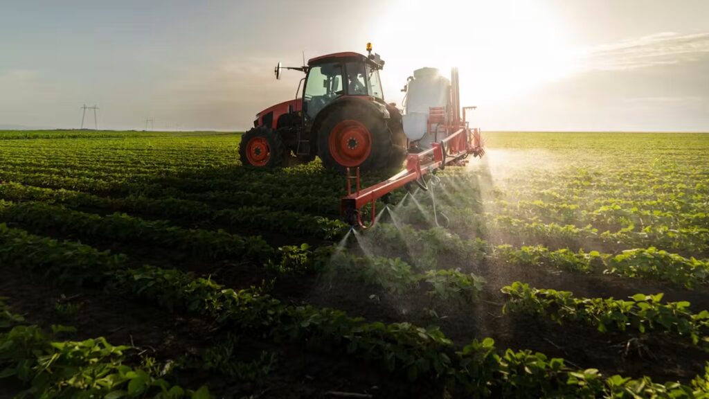 Près de la moitié des agriculteurs mondiaux exposés aux pesticides chaque année.