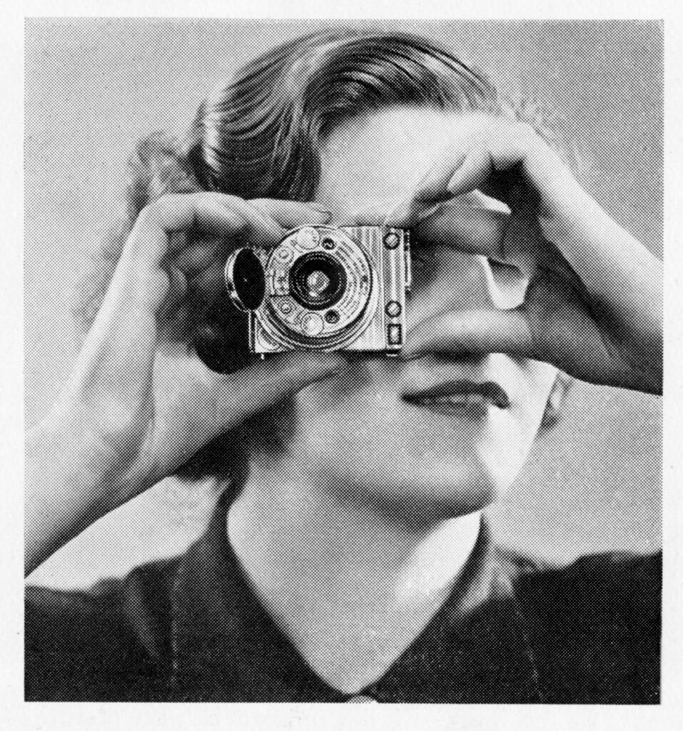 Pavillon Populaire explore l’histoire de la photographie à travers ses premières fois.