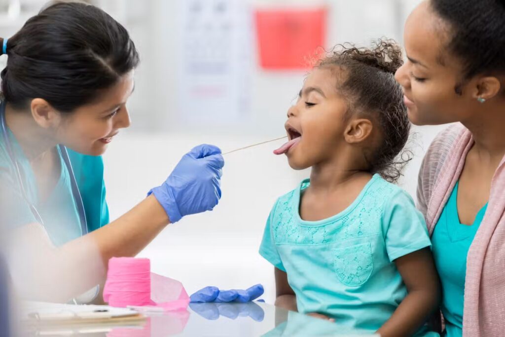 Le TROD angine : des tests rapides pour diagnostiquer les infections en France.