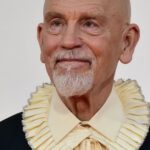 John Malkovich ému par une standing ovation prolongée à la Mostra de Venise.