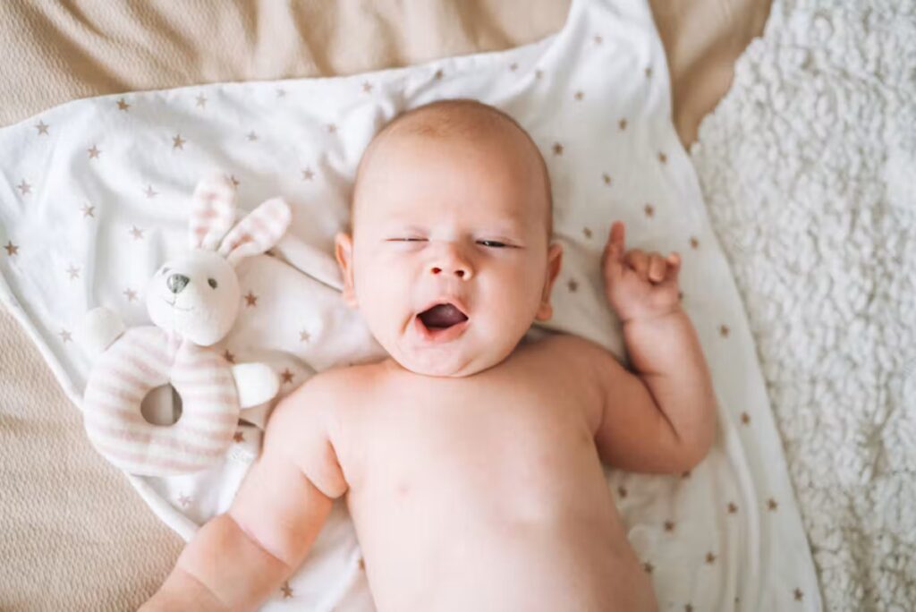 Bébés : Pourquoi le réveil après 45 minutes d’endormissement est courant chez les nourrissons.