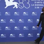 Maggie Gyllenhaal aborde les enjeux politiques à la Mostra de Venise.