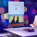 Lilia Hassaine explore la voix de la femme enfermée dans « Jane Eyre » au théâtre.