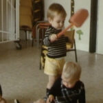 Bébés : l’apprentissage par la manipulation d’outils observé dans des crèches françaises