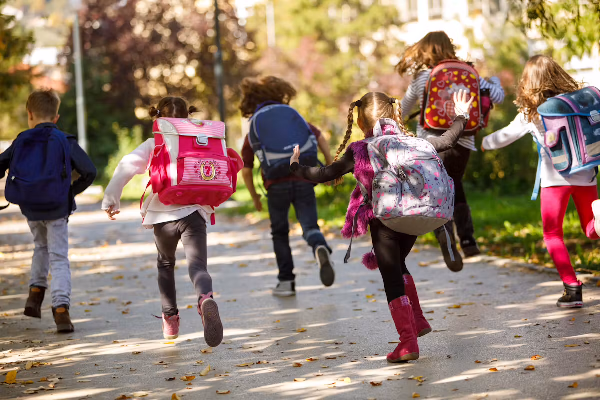 Poids du cartable : des solutions proposées par l’Éducation nationale pour alléger les charges scolaires.