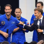 Emmanuel Macron annonce un partenariat avec Thomas Pesquet lors du sommet spatial à Paris.