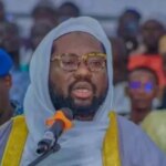 Le fils de Cheikh Mouhidine Samba Diallo critique les politiciens sur leur gestion.