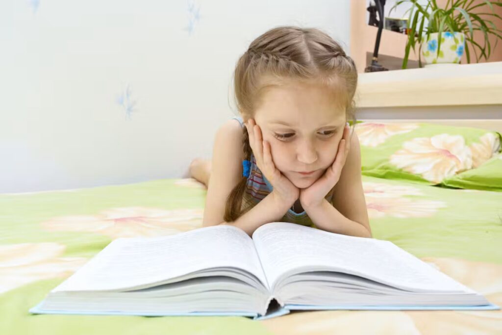 Étude révèle les effets durables du Covid-19 sur la santé mentale des enfants en France.