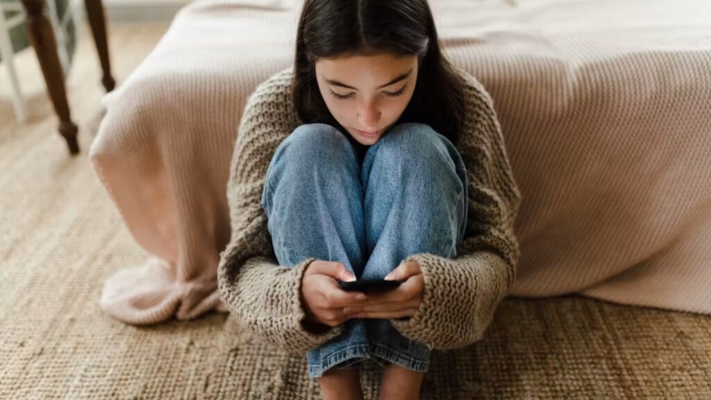 37 % des jeunes en France rapportent des cas de harcèlement ou cyberharcèlement.