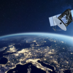 Un streamer peut-il diffuser sur Twitch depuis l&rsquo;espace ? Analyse des défis techniques.