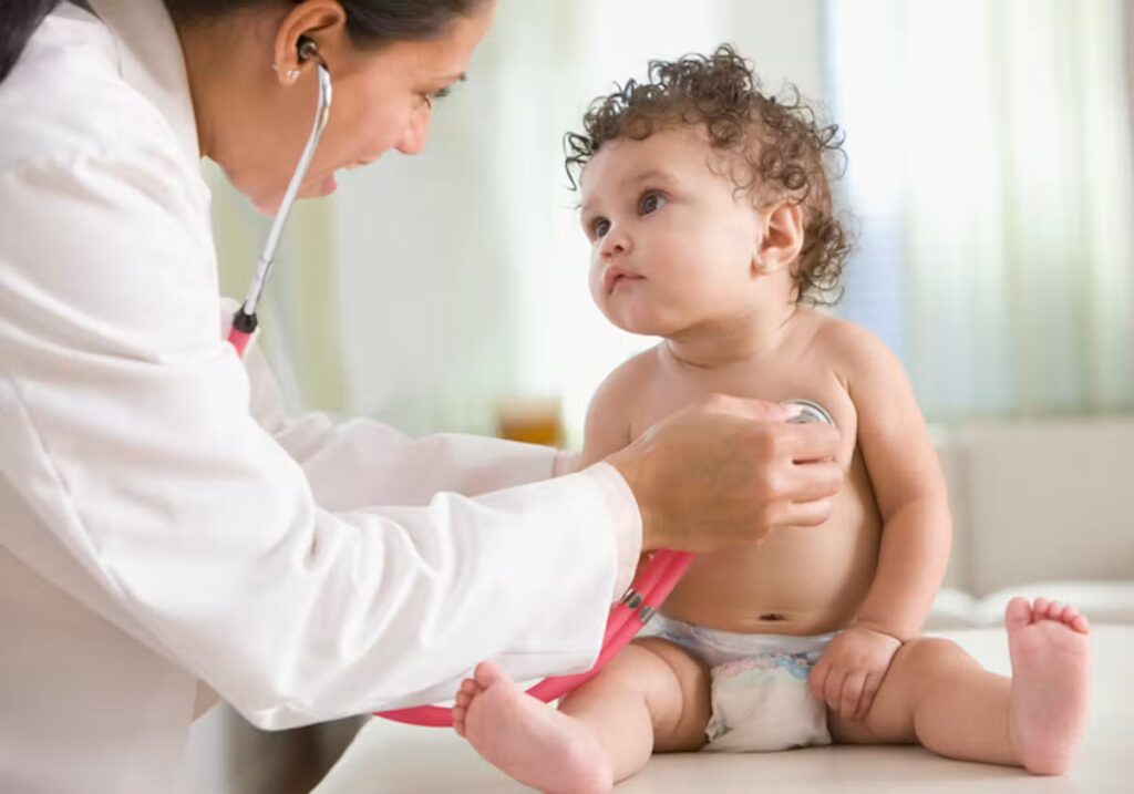 Dilatation pyélocalicielle chez le bébé : causes, symptômes et traitements identifiés.