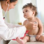 Dilatation pyélocalicielle chez le bébé : causes, symptômes et traitements identifiés.