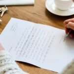 Génération courrier : les jeunes en France redécouvrent l’écriture manuscrite.