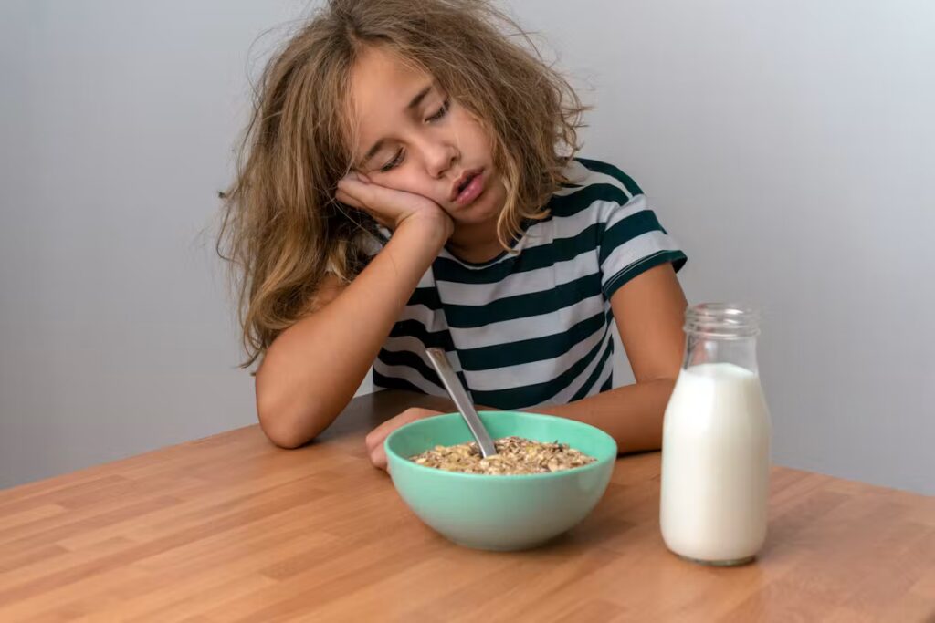 Le réveil matinal nuit au développement cognitif des jeunes, selon une étude récente.