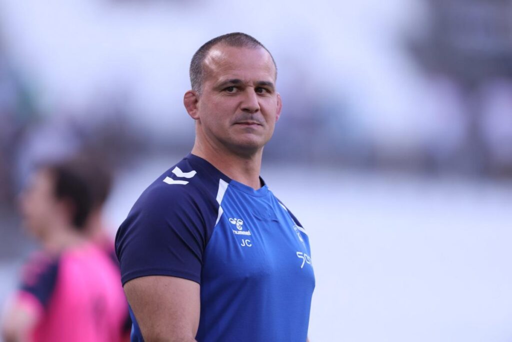 Caudullo, manager de Montpellier, critique une première mi-temps après la défaite contre Pau.