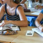 Les résultats des élèves français au test Pisa atteignent un niveau historiquement bas.